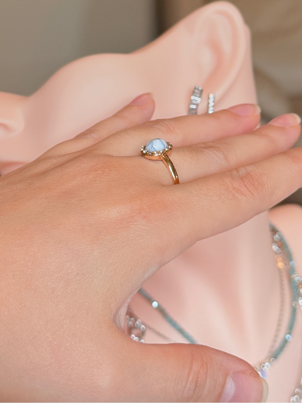 Elegant White Opal Ring - Picture 5 of 8